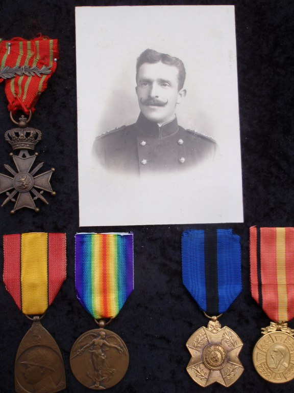 Foto en medailles van een Belgische WO1-oorlogsveteraan
