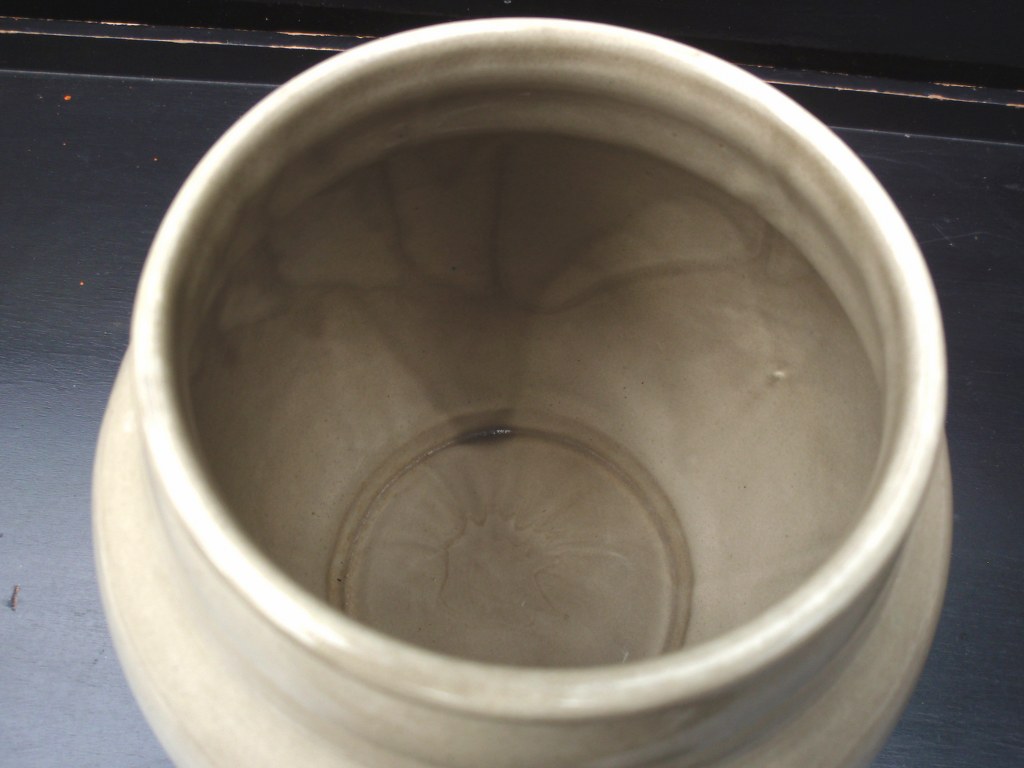 Grey undecorated Velsen vase 